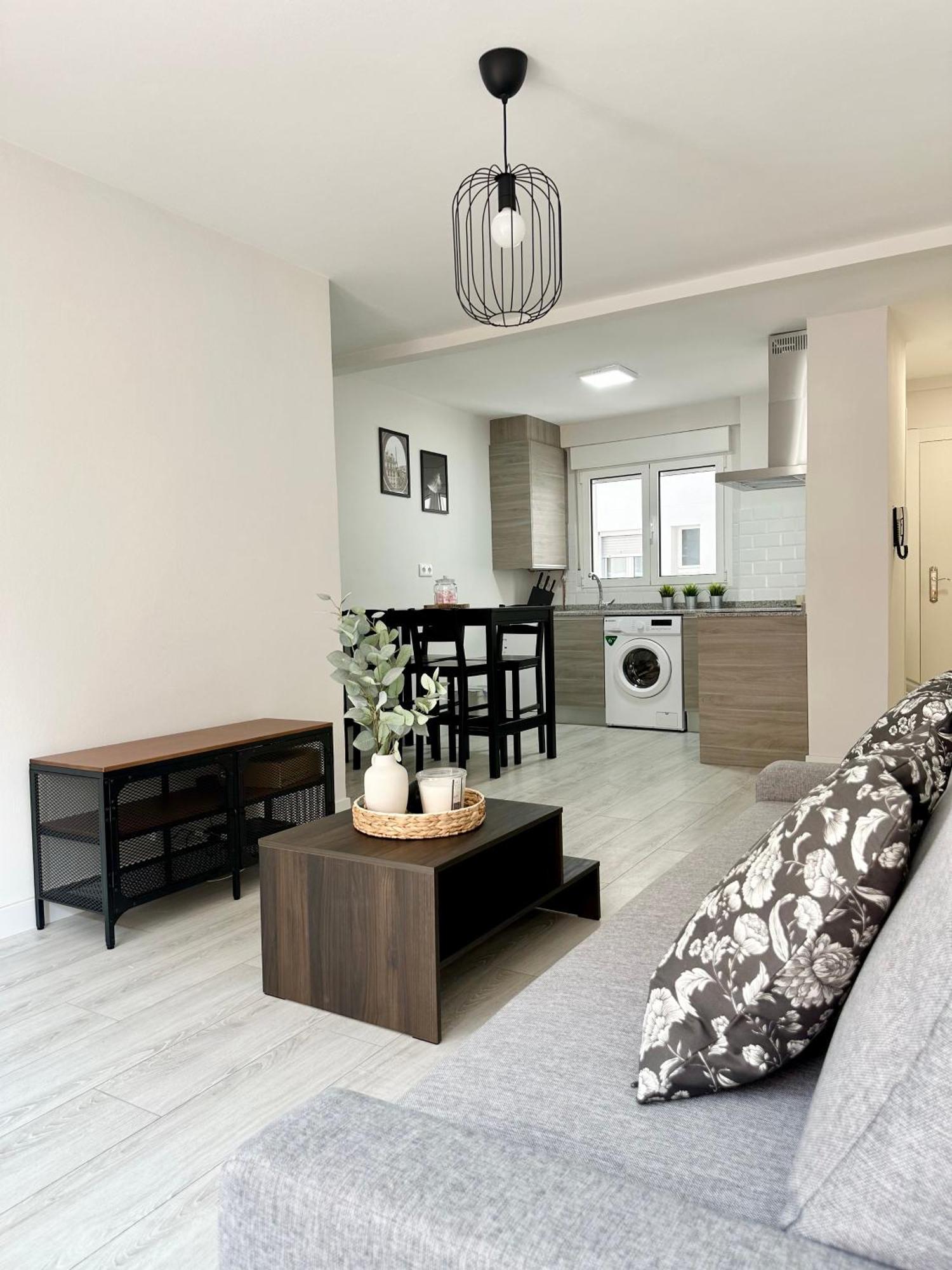 Cozy Flat 5 Mins From The Beach Gijon Exterior photo
